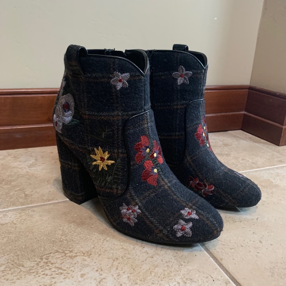 Felt Floral Booties